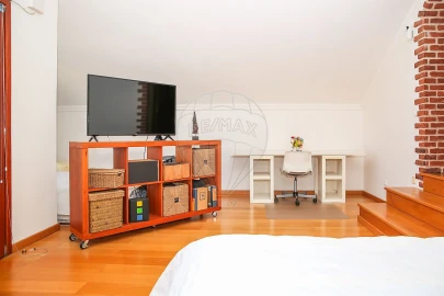 Moradia T6 para Venda em Santo Quintino