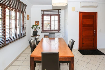 Moradia T6 para Venda em Santo Quintino