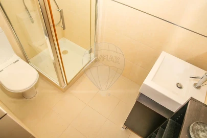 Moradia T6 para Venda em Santo Quintino