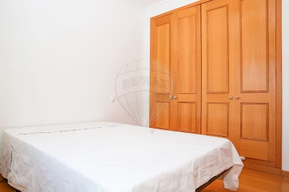 Moradia T6 para Venda em Santo Quintino