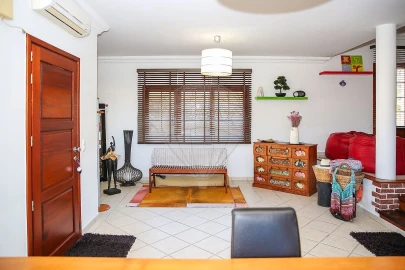 Moradia T6 para Venda em Santo Quintino