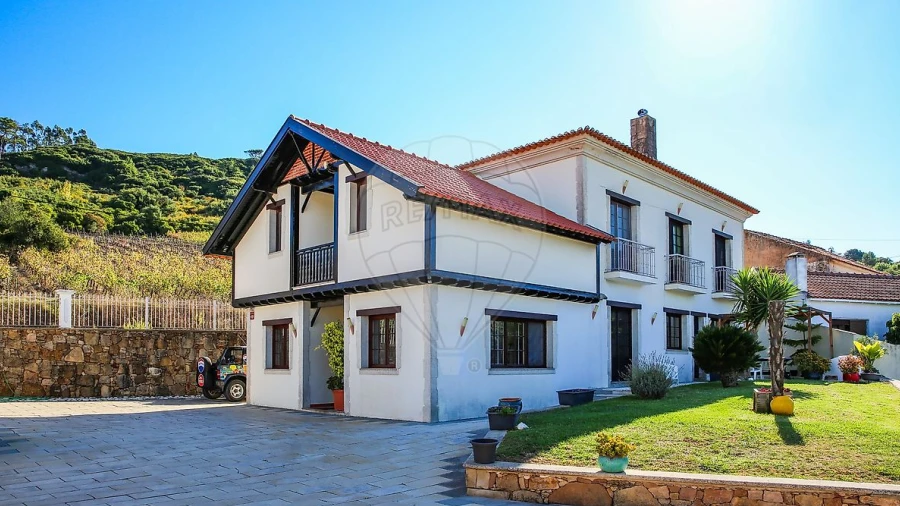 Moradia T6 para Venda em Santo Quintino