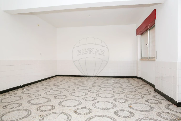 Loja para Arrendamento em Arruda dos Vinhos Foto 2