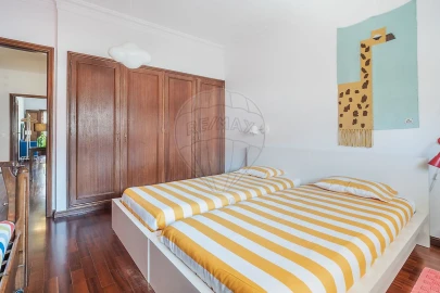 Moradia T4 para Venda em Gulpilhares e Valadares