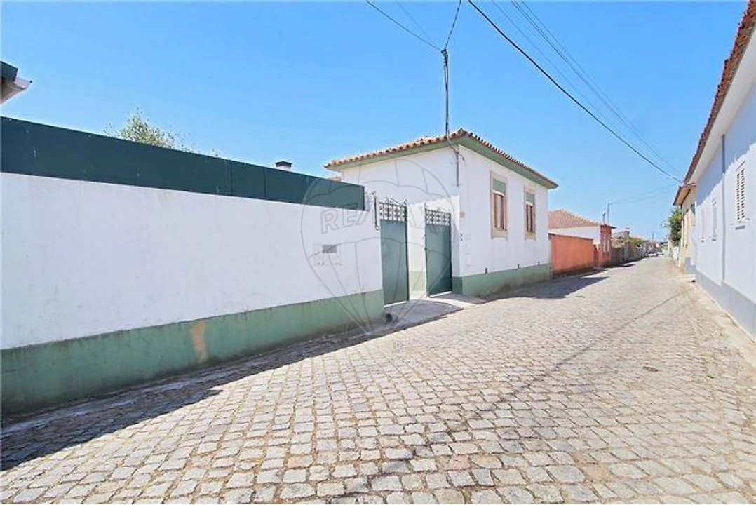 Moradia T2 para Venda em Vila Nova da Telha Foto 1