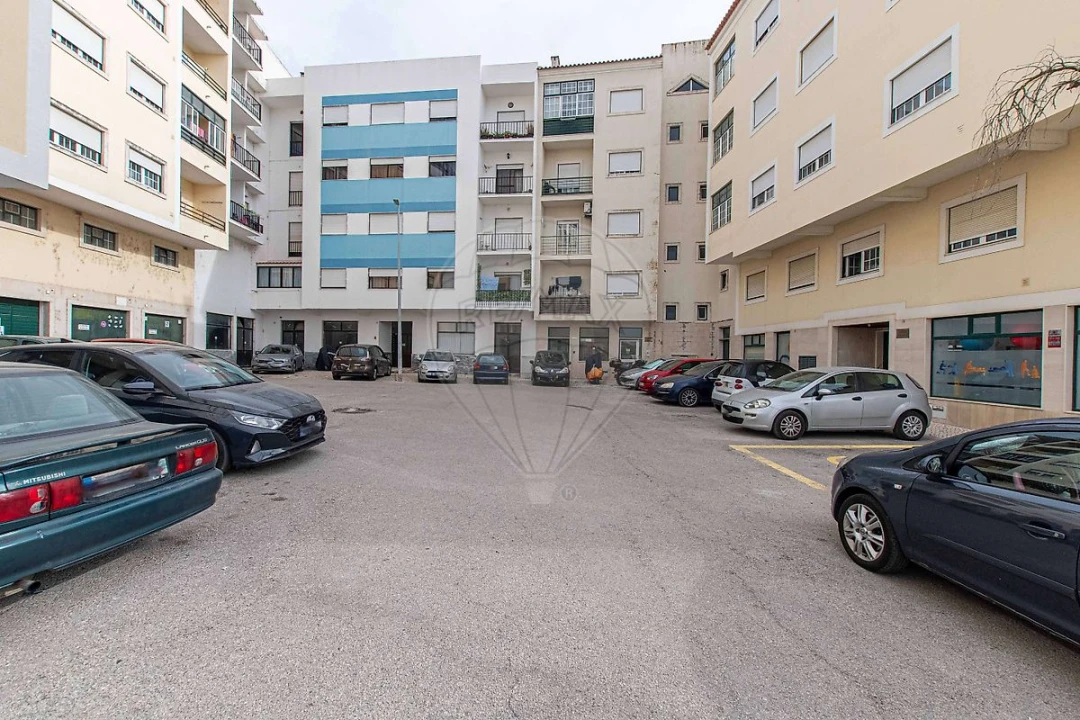 Apartamento T3 para Arrendamento em Azambuja Foto 5
