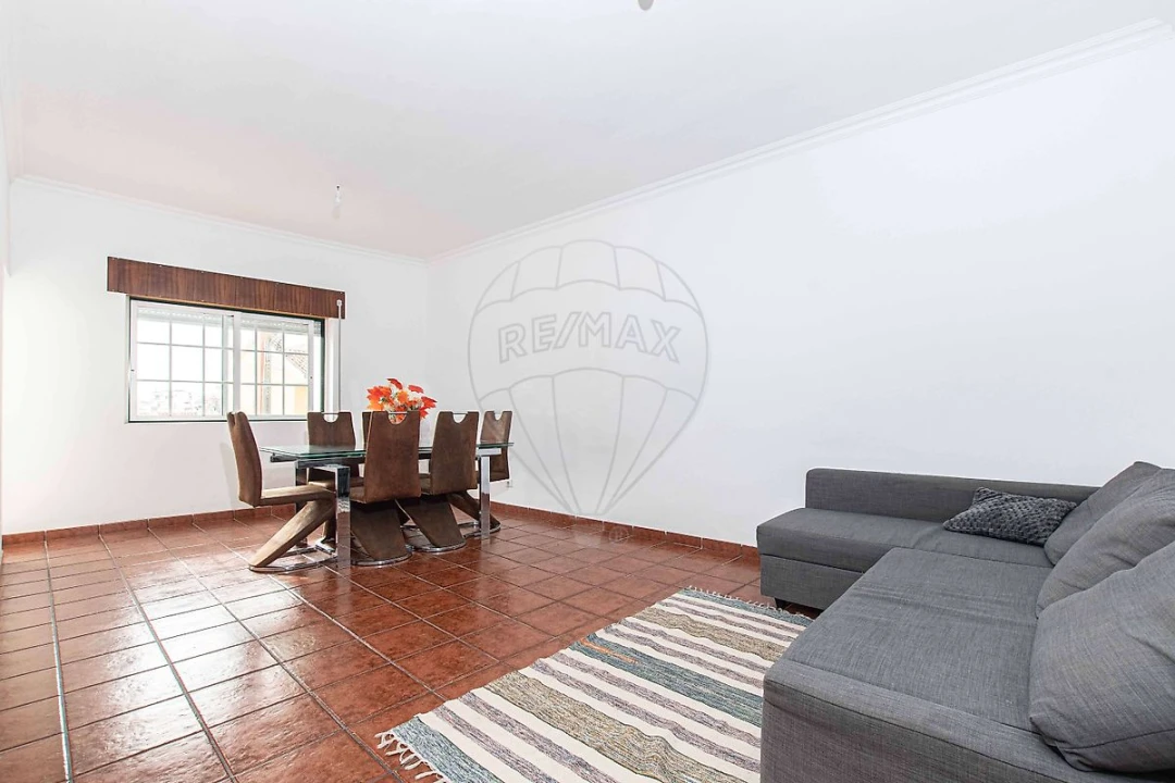 Apartamento T3 para Arrendamento em Azambuja Foto 1