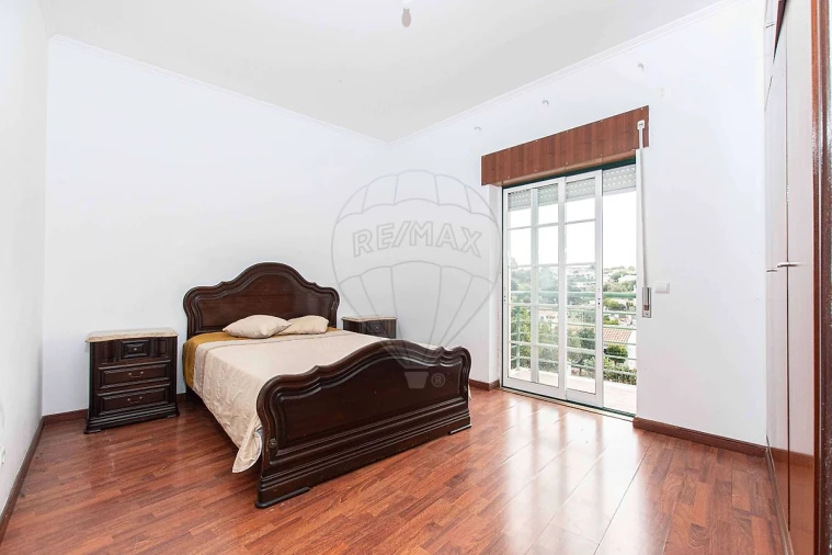 Apartamento T3 para Arrendamento em Azambuja Foto 13