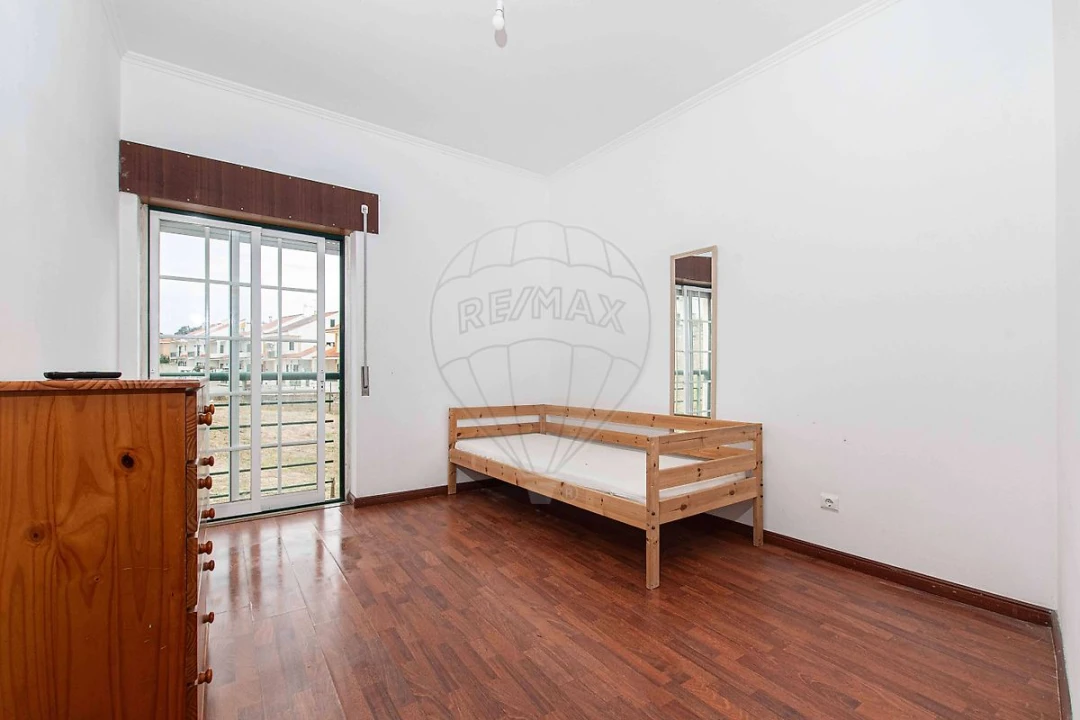 Apartamento T3 para Arrendamento em Azambuja Foto 16