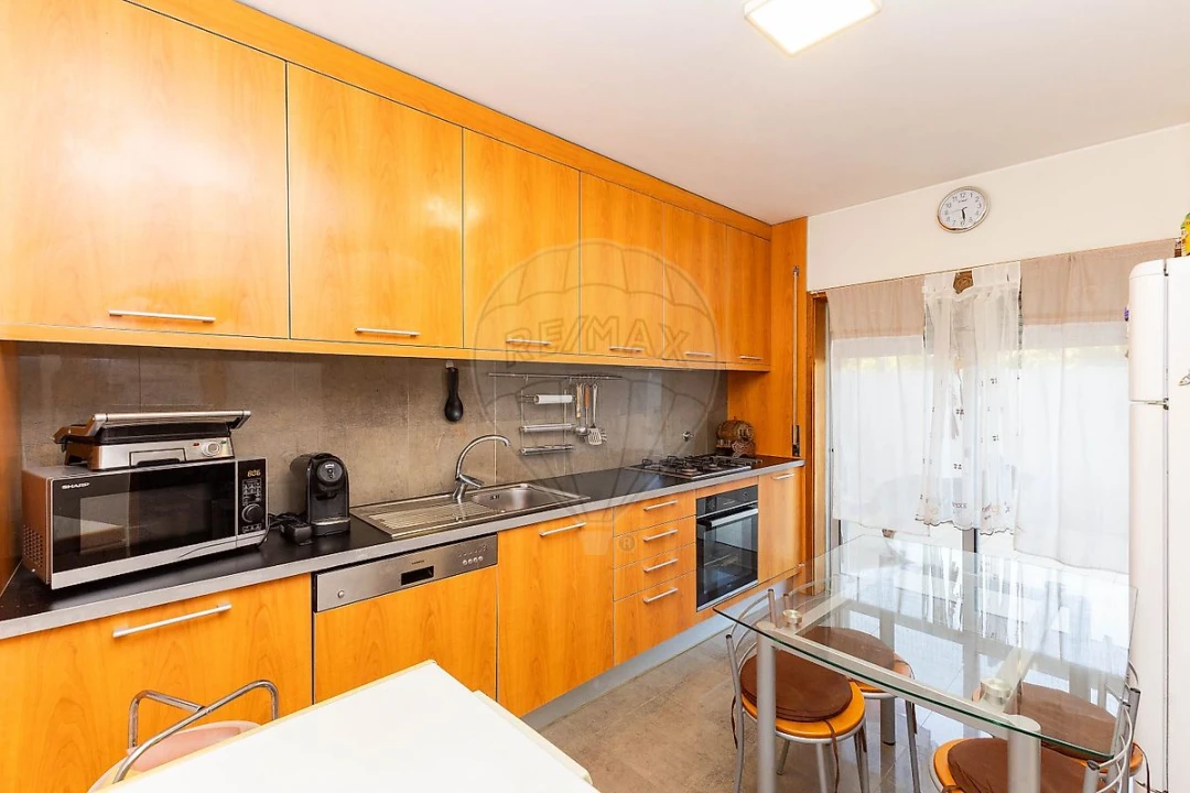 Apartamento T2 para Venda em Castêlo da Maia Foto 1