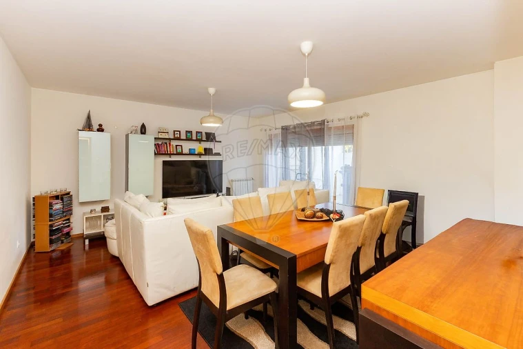 Apartamento T2 para Venda em Castêlo da Maia Foto 3