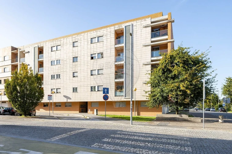 Apartamento T2 para Venda em Castêlo da Maia Foto 6