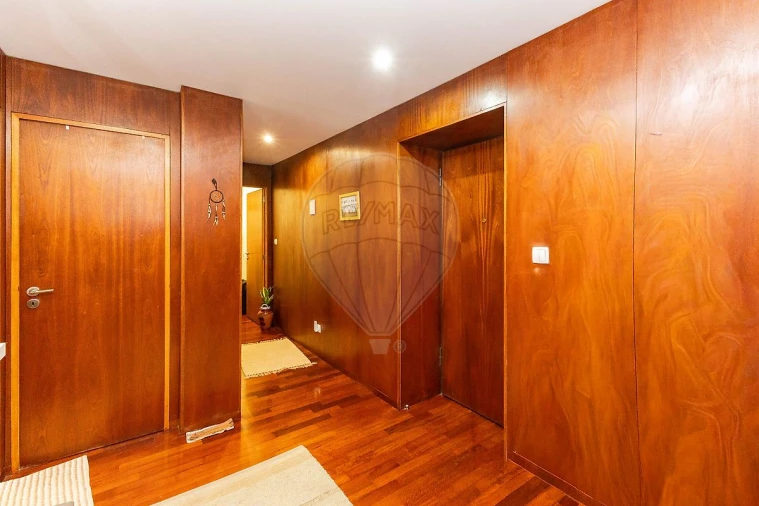 Apartamento T2 para Venda em Castêlo da Maia Foto 4