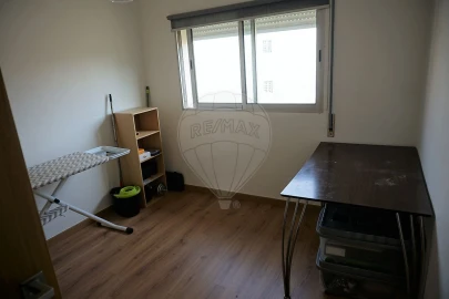 Apartamento T3 para Arrendamento em Santo Antonio dos Olivais