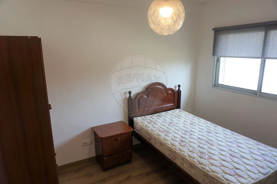 Apartamento T3 para Arrendamento em Santo Antonio dos Olivais Foto 13