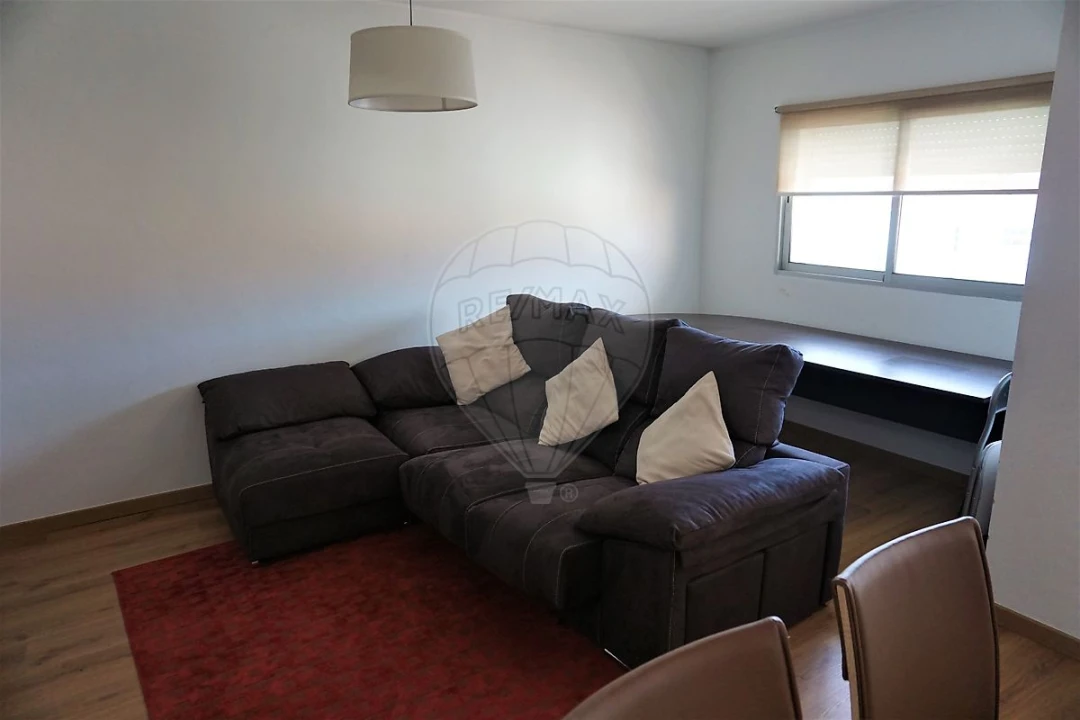 Apartamento T3 para Arrendamento em Santo Antonio dos Olivais Foto 7