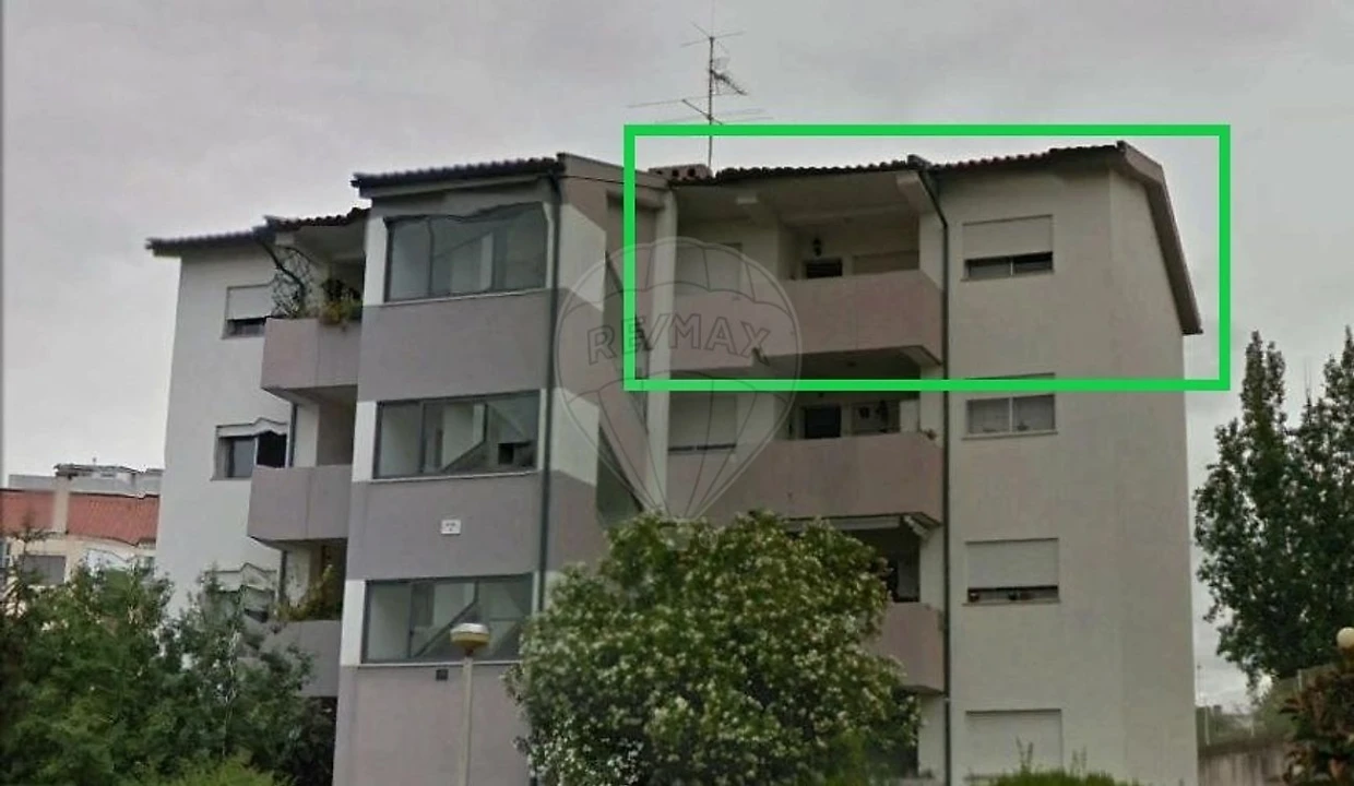Apartamento T3 para Arrendamento em Santo Antonio dos Olivais Foto 16