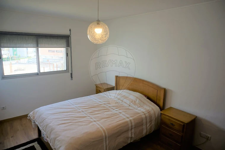 Apartamento T3 para Arrendamento em Santo Antonio dos Olivais Foto 15