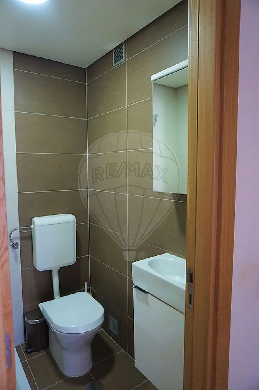 Apartamento T3 para Arrendamento em Santo Antonio dos Olivais Foto 9