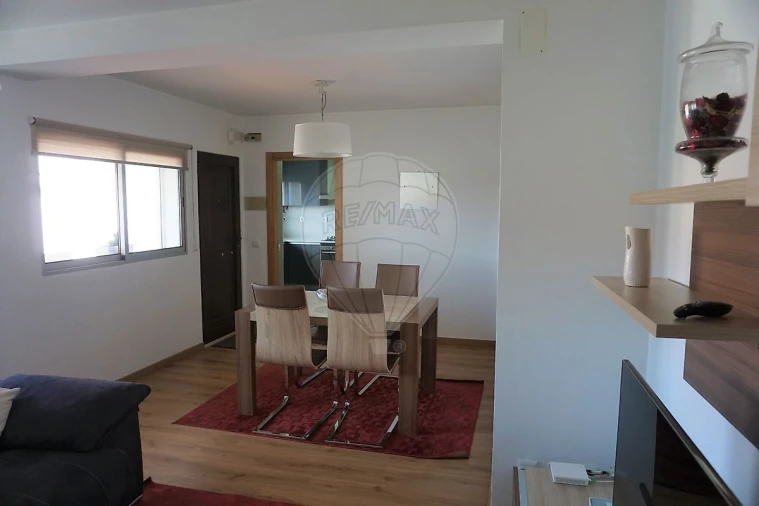 Apartamento T3 para Arrendamento em Santo Antonio dos Olivais Foto 6