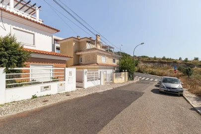 Moradia T3 para Venda em Oeiras e São Julião da Barra, Paço de Arcos e Caxias