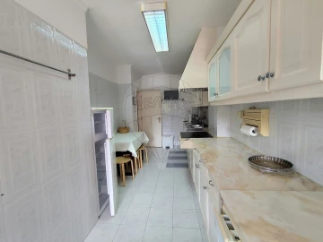 Apartamento T2 para Arrendamento em Santa Maria e São Miguel, São Martinho, São Pedro Penaferrim