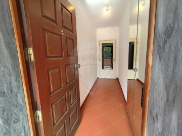 Apartamento T2 para Arrendamento em Santa Maria e São Miguel, São Martinho, São Pedro Penaferrim