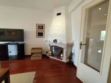 Apartamento T2 para Arrendamento em Santa Maria e São Miguel, São Martinho, São Pedro Penaferrim