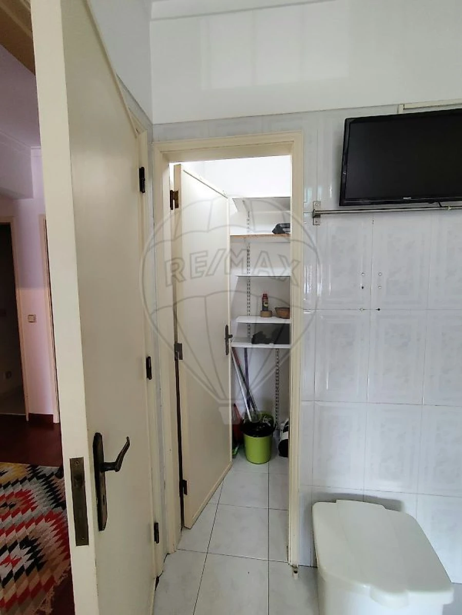 Apartamento T2 para Arrendamento em Santa Maria e São Miguel, São Martinho, São Pedro Penaferrim Foto 11