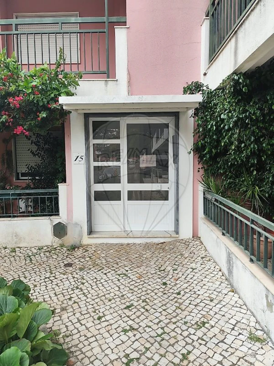 Apartamento T2 para Arrendamento em Santa Maria e São Miguel, São Martinho, São Pedro Penaferrim Foto 19