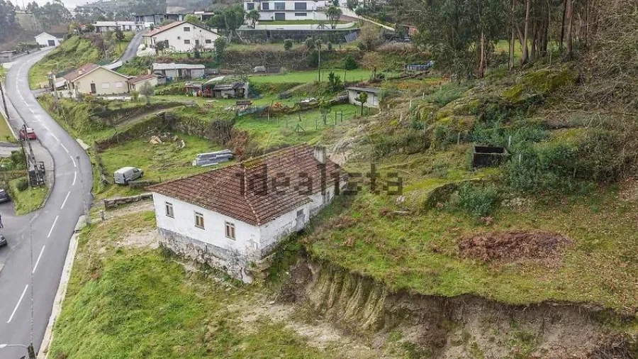 Moradia T2 para Venda em Passos Foto 24