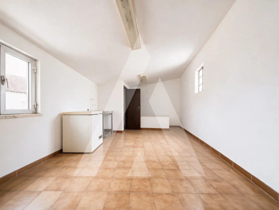 Apartamento T1 para Venda em Alvares Foto 11