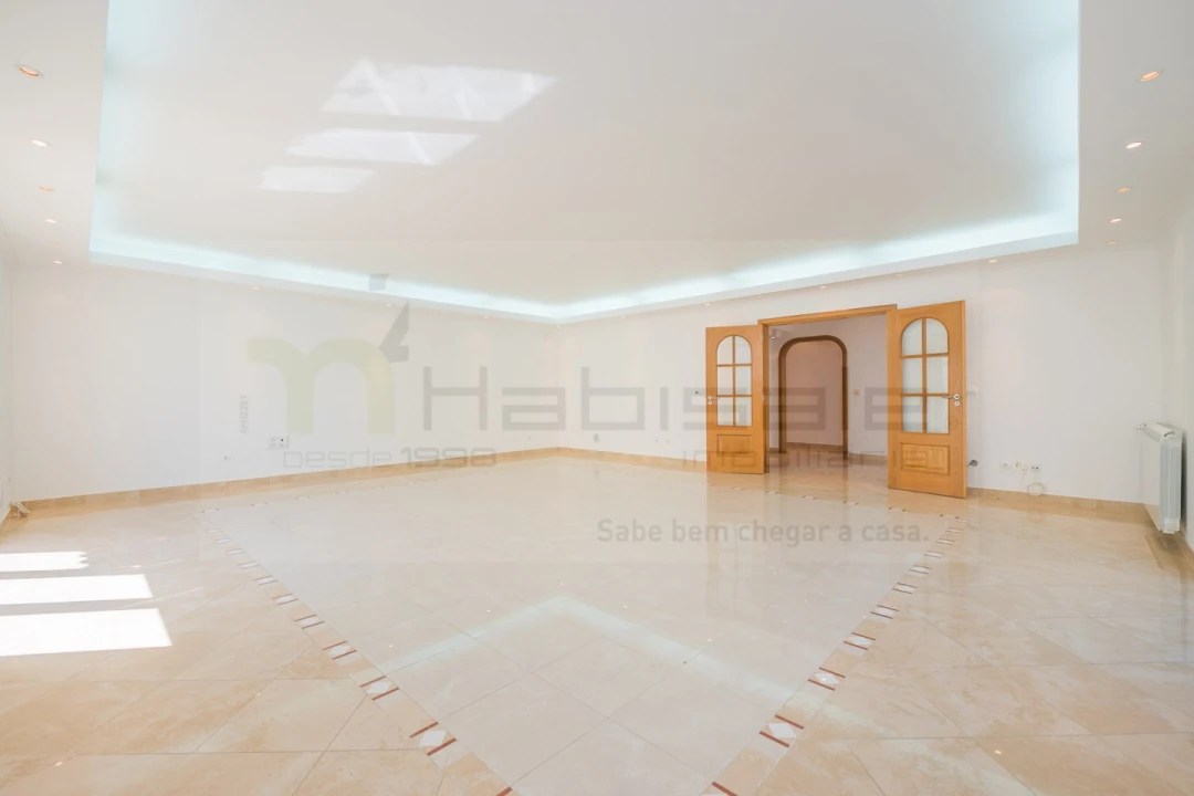 Moradia T5 para Venda em Carcavelos e Parede Foto 7