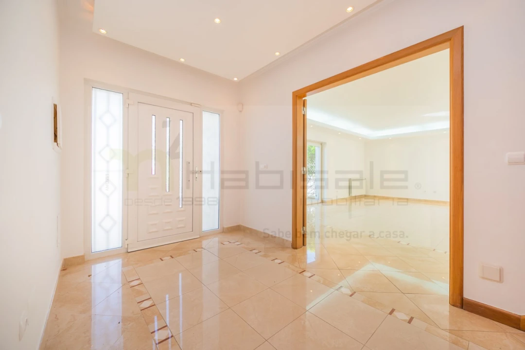 Moradia T5 para Venda em Carcavelos e Parede Foto 9