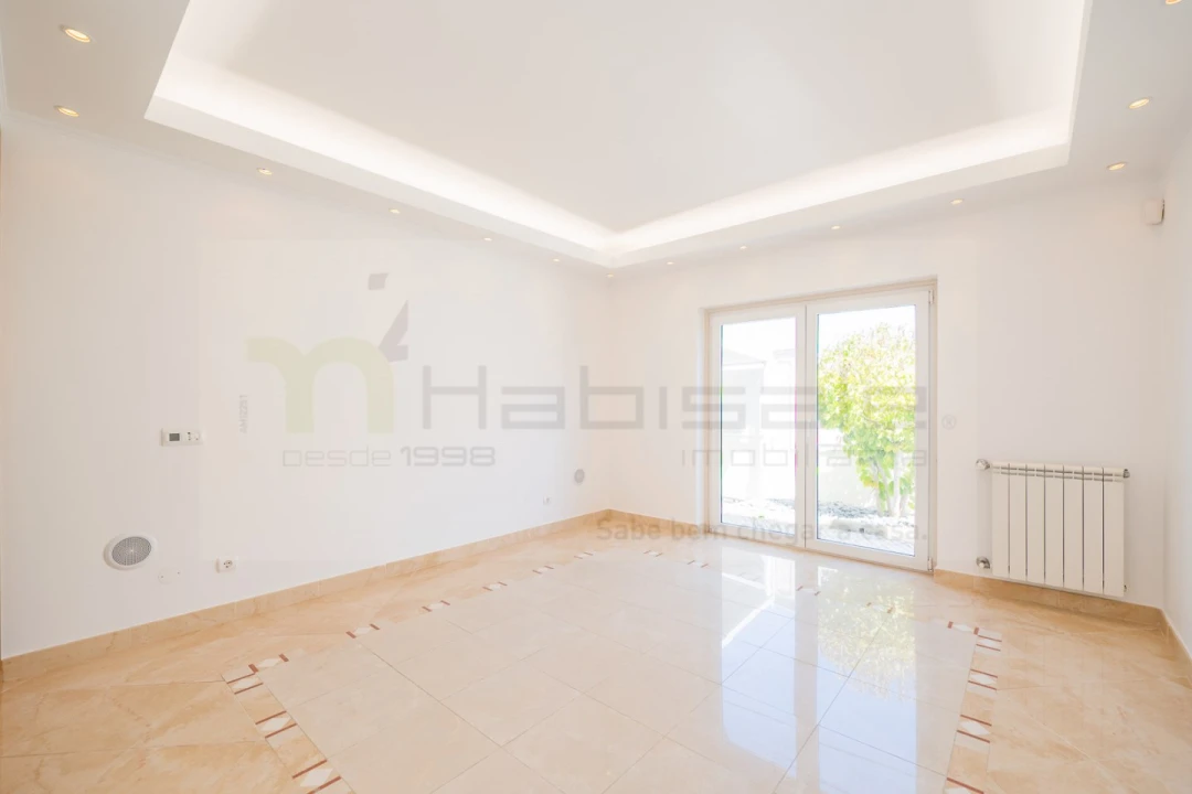 Moradia T5 para Venda em Carcavelos e Parede Foto 29