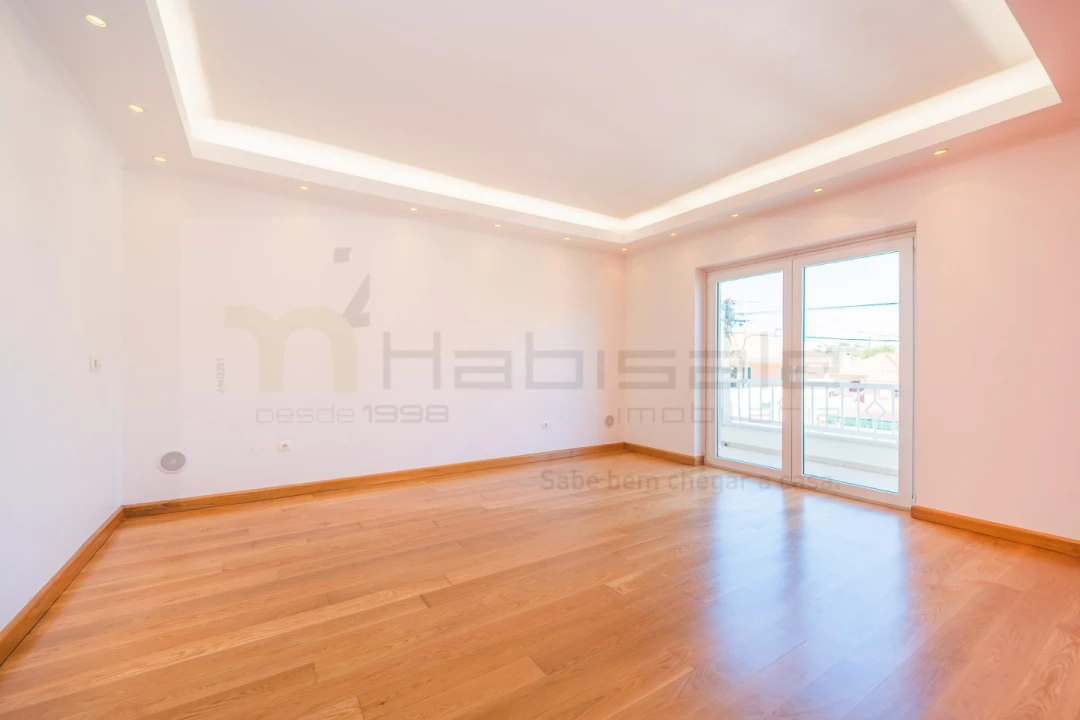 Moradia T5 para Venda em Carcavelos e Parede Foto 36