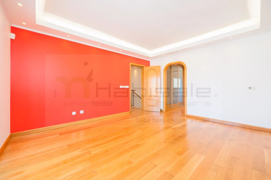 Moradia T5 para Venda em Carcavelos e Parede Foto 37