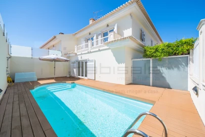 Moradia T5 para Venda em Carcavelos e Parede