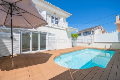 Moradia T5 para Venda em Carcavelos e Parede