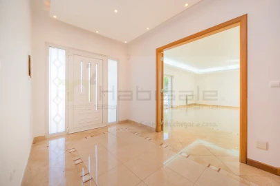 Moradia T5 para Venda em Carcavelos e Parede