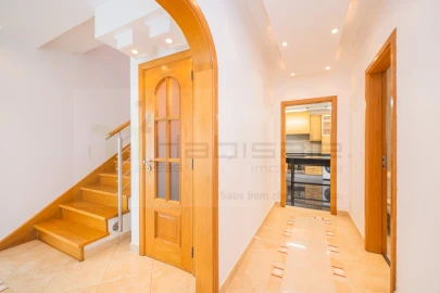 Moradia T5 para Venda em Carcavelos e Parede