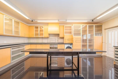 Moradia T5 para Venda em Carcavelos e Parede