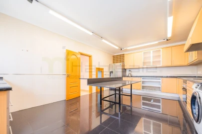 Moradia T5 para Venda em Carcavelos e Parede