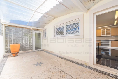 Moradia T5 para Venda em Carcavelos e Parede