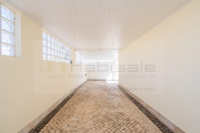 Moradia T5 para Venda em Carcavelos e Parede
