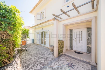 Moradia T5 para Venda em Carcavelos e Parede