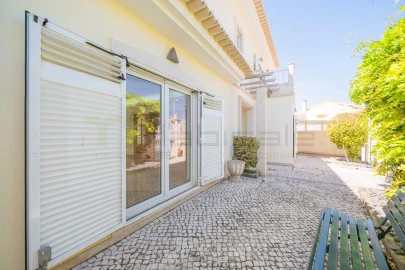Moradia T5 para Venda em Carcavelos e Parede