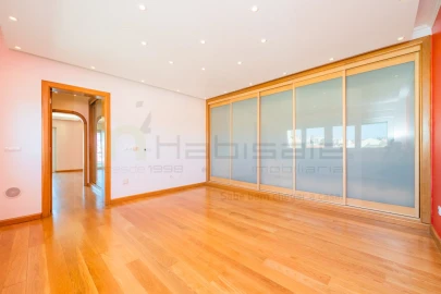 Moradia T5 para Venda em Carcavelos e Parede