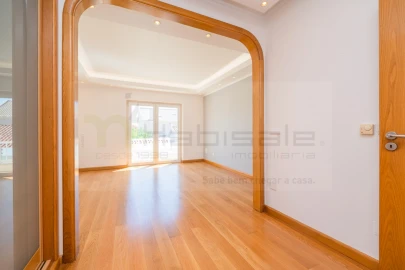 Moradia T5 para Venda em Carcavelos e Parede