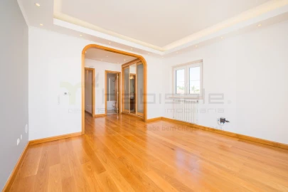 Moradia T5 para Venda em Carcavelos e Parede
